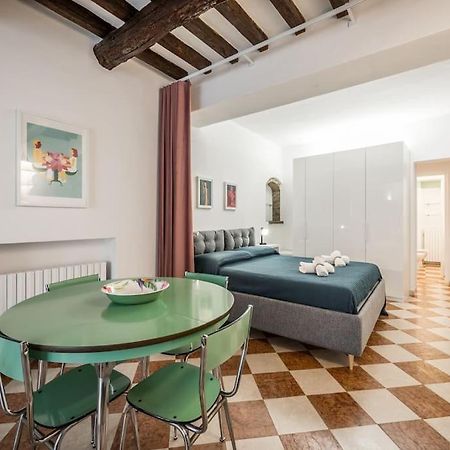 Casa Camilla - Arty Suite Nel Centro Storico Parma Esterno foto
