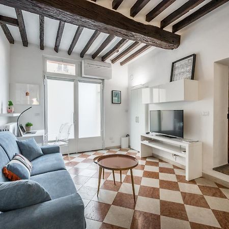 Casa Camilla - Arty Suite Nel Centro Storico Parma Esterno foto