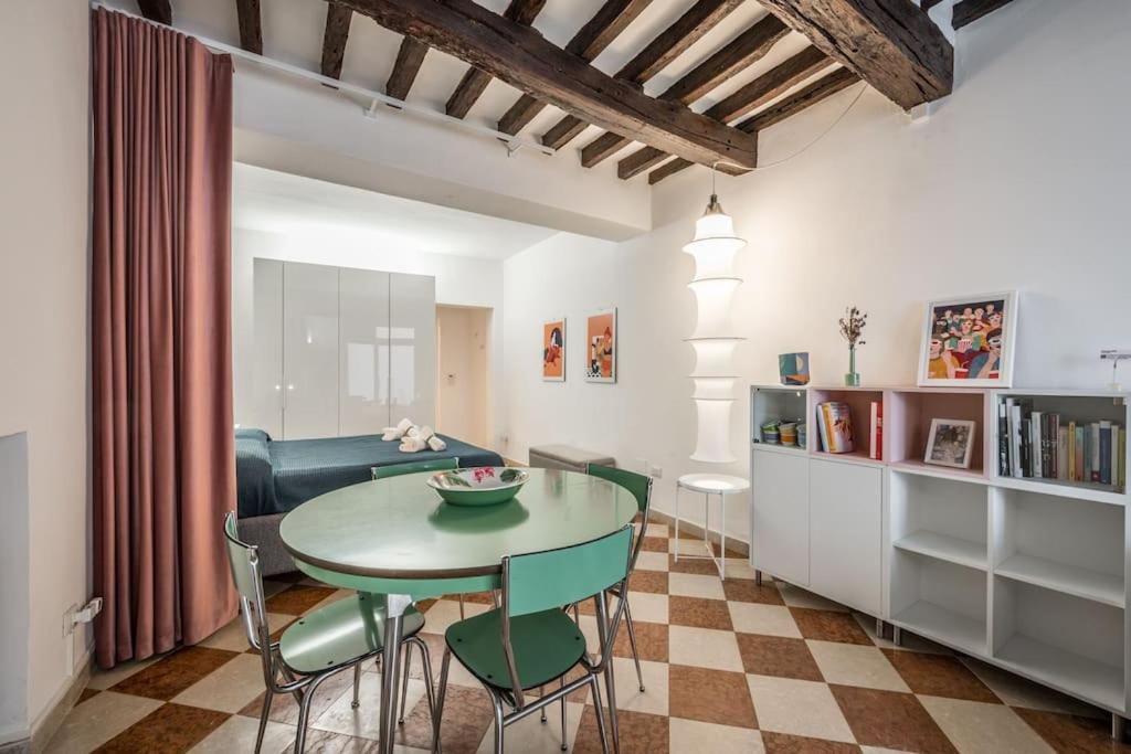 Casa Camilla - Arty Suite Nel Centro Storico Parma Esterno foto