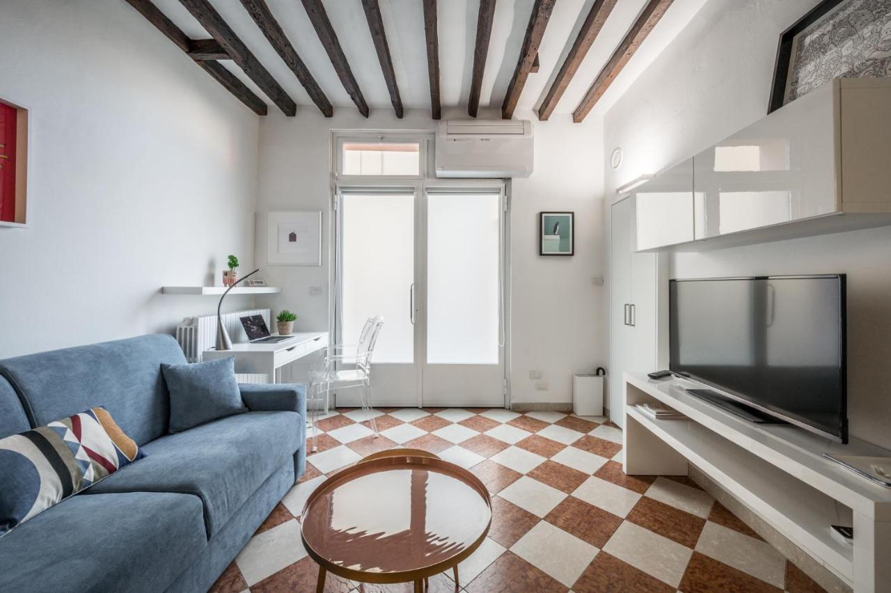 Casa Camilla - Arty Suite Nel Centro Storico Parma Esterno foto